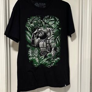 Men’s astronaut graphic tee